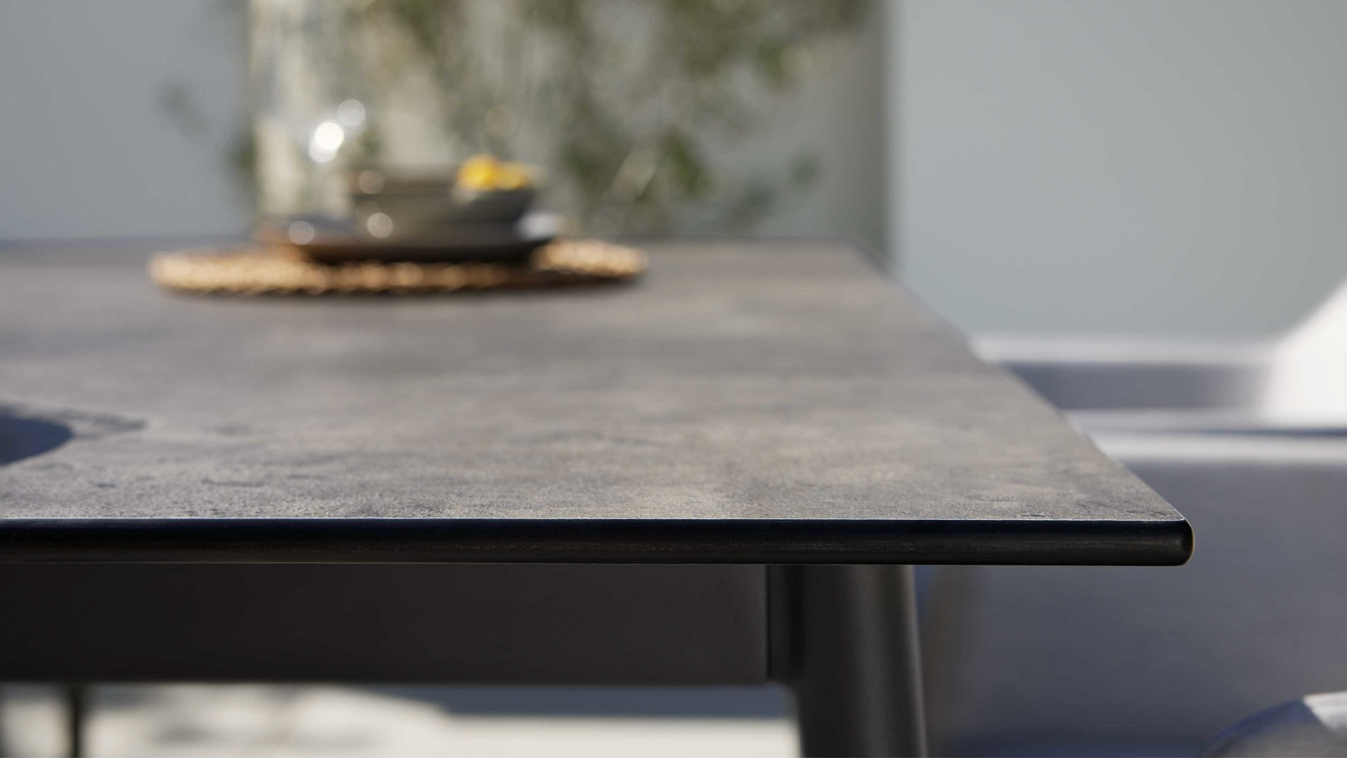 Gartentisch Interliving aus Holz in Grau Interliving Gartenmöbel Serie 7003 – Tisch G113-004-082 HPL Beton & Aluminium - ca. 220 x 95 cm