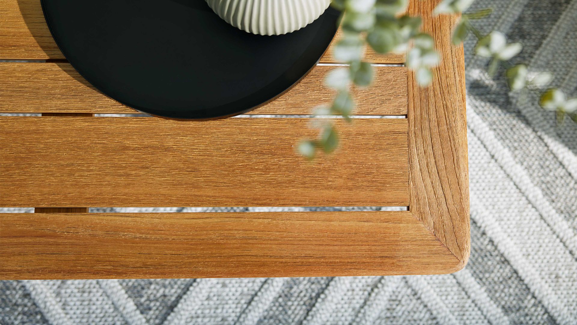 Gartenmöbel-Set Interliving aus Stoff in Grau Interliving Gartenmöbel Serie 7005 – Loungemöbel-Set graues Kordelgeflecht & dunkelgrauer Olefinbezug, Teakholz & Aluminium