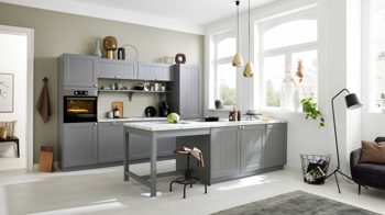 Einbauküche WERT KÜCHE® aus Holz in Grau WERT KÜCHE® Carina mit AEG Einbaugeräten Achatgrau Satin & Marmor bianco - zweiteilig