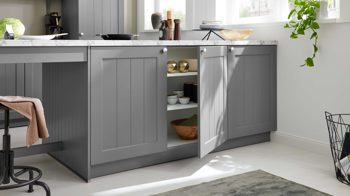 Einbauküche WERT KÜCHE® aus Holz in Grau WERT KÜCHE® Carina mit AEG Einbaugeräten Achatgrau Satin & Marmor bianco - zweiteilig