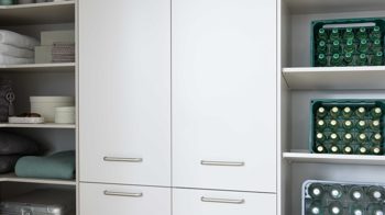 Einbauküche WERT KÜCHE® aus Holz in Weiß WERT KÜCHE® Nova - Hauswirtschaftsraumlösung Muschelweiß - Stellfäche ca. 195 x 258 cm