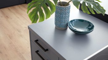 Einbauküche WERT KÜCHE® aus Holz in Schwarz WERT KÜCHE® Franziska mit AEG Einbaugeräten Onyxschwarz & Achatgrau - dreizeilig