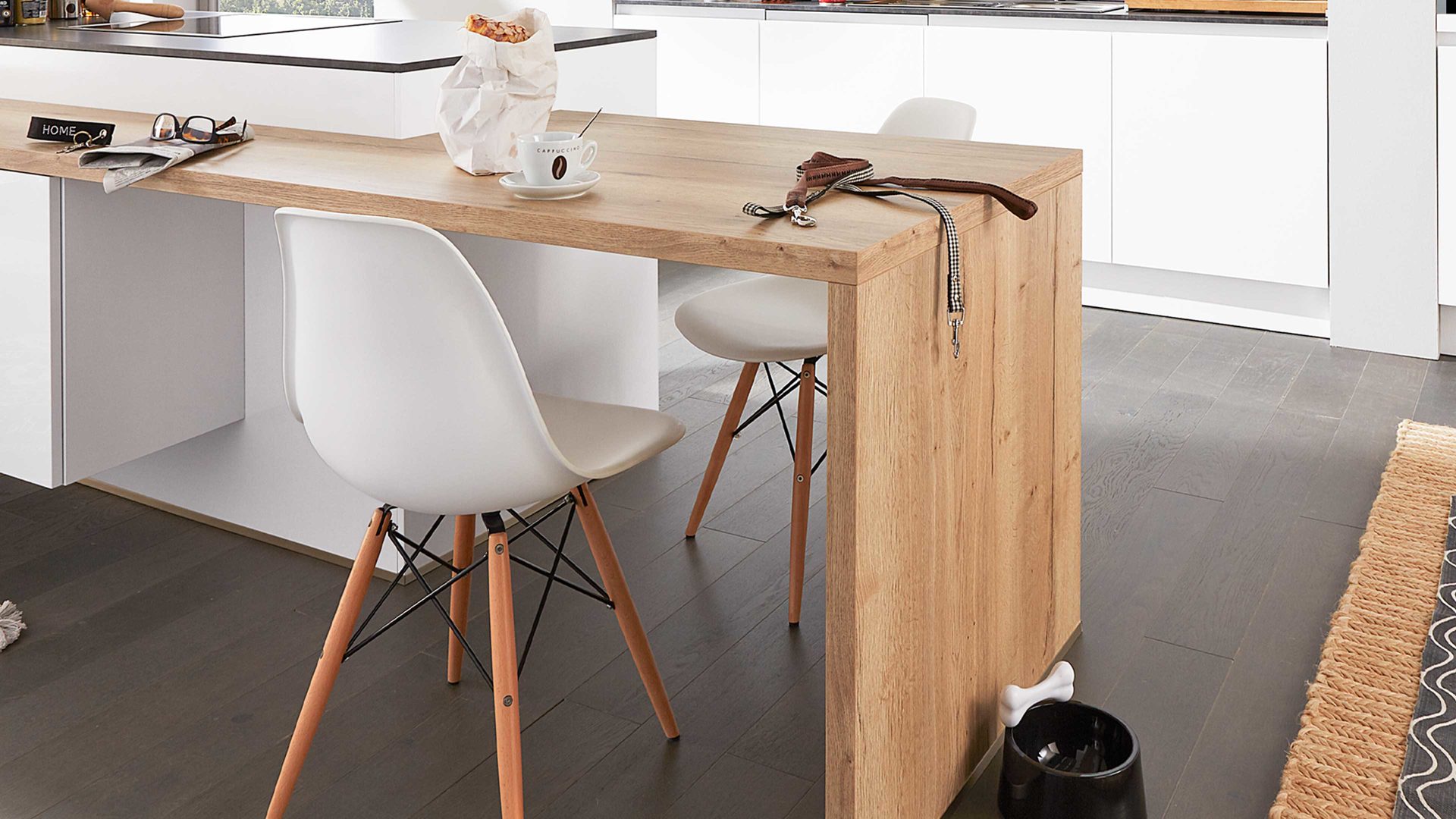 Einbauküche WERT KÜCHE® aus Holz in Weiß WERT KÜCHE® Uni Gloss mit SIEMENS Einbaugeräten Kristallweiß & Oxid graphit - dreiteilig