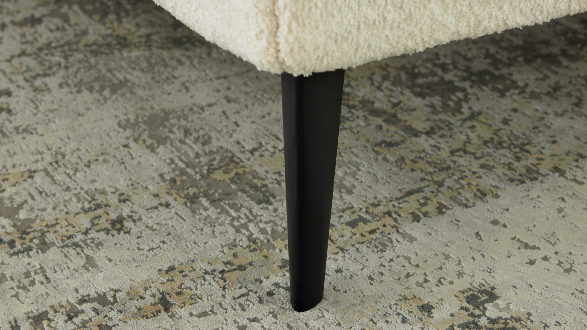 Bettgestell Interliving aus Stoff in Weiß Interliving Bettensystem Serie 1416 - Polsterbettgestell naturweiße Chenille Kama 680000 & schwarze Metallfüße – Liegefläche ca. 180 x 200 cm