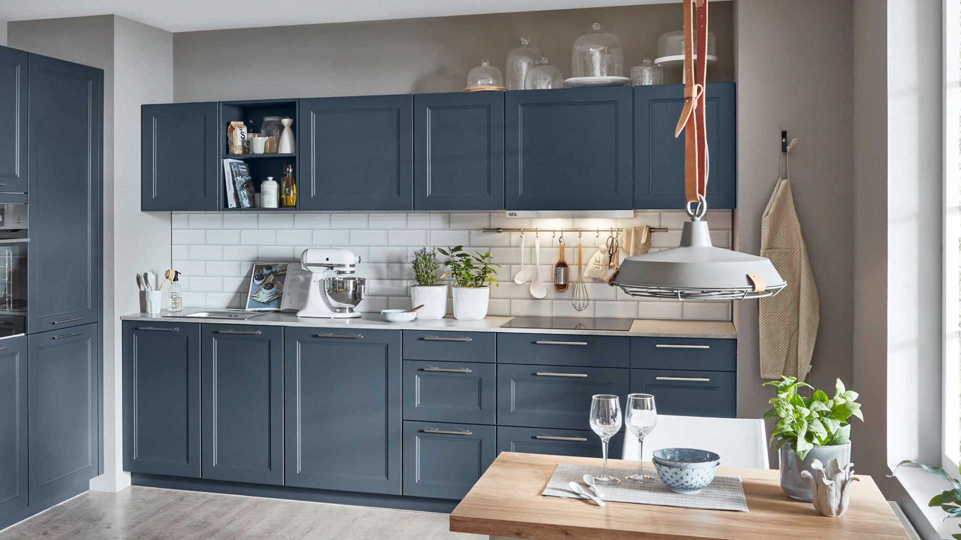 Einbauküche Nobilia® aus Holz in Blau nobilia® Einbauküche Cascada mit AEG Einbaugeräten Fjordblau & Steingrau - zweizeilig