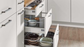 Einbauküche Nobilia® aus Holz in Hellgrau nobilia® Einbauküche Laser mit AEG Einbaugeräten Seidengrau & Eiche Sierra - Stellfläche ca. 305 x 245 cm