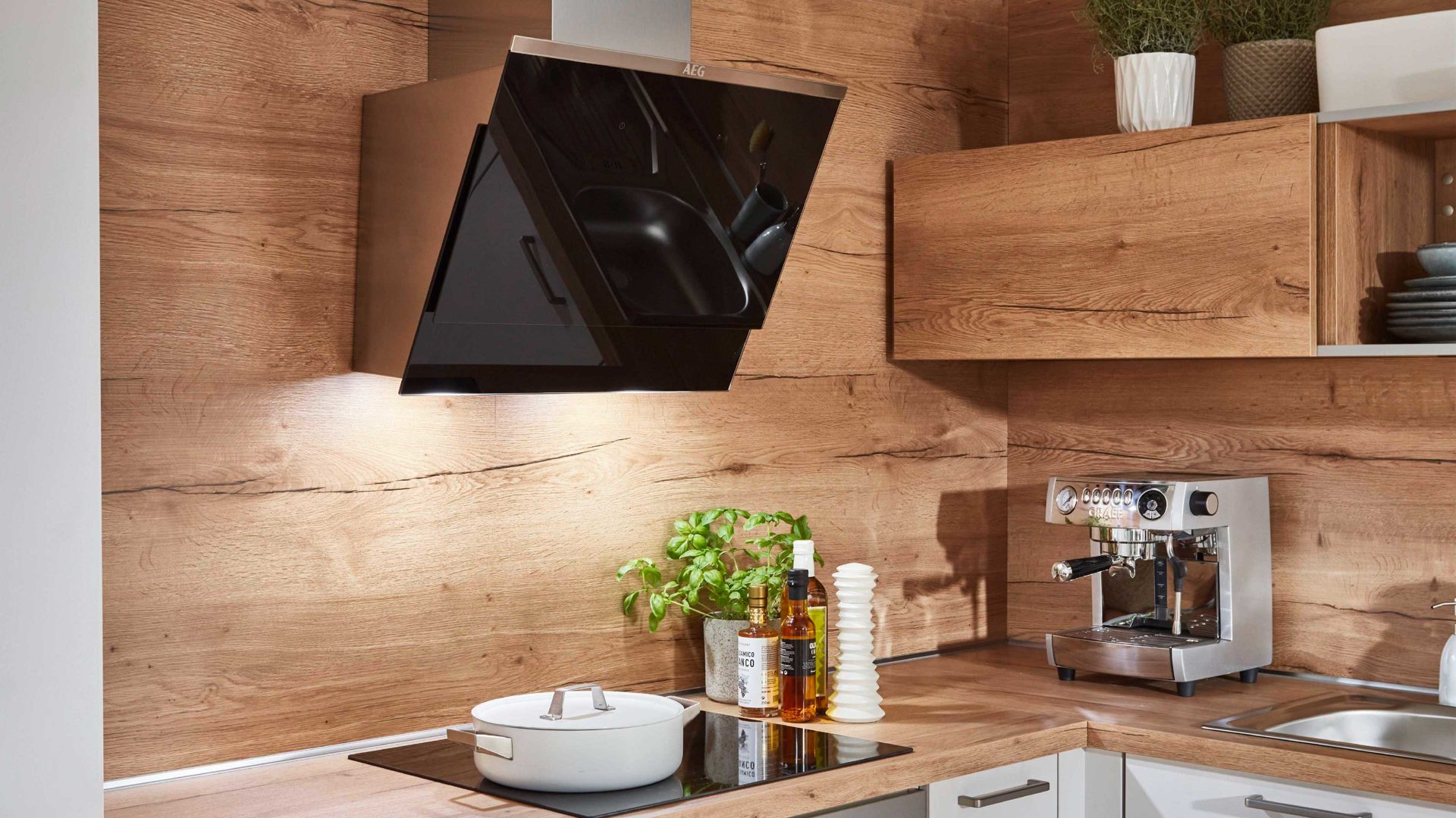 Einbauküche Nobilia® aus Holz in Hellgrau nobilia® Einbauküche Laser mit AEG Einbaugeräten Seidengrau & Eiche Sierra - Stellfläche ca. 305 x 245 cm