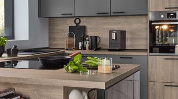 Einbauküche Nobilia® aus Holz in Dunkelgrau nobilia® Einbauküche Touch mit Einbaugeräten Schiefergrau & Eiche Bergamo - Stellfläche ca. 309 x 308 cm