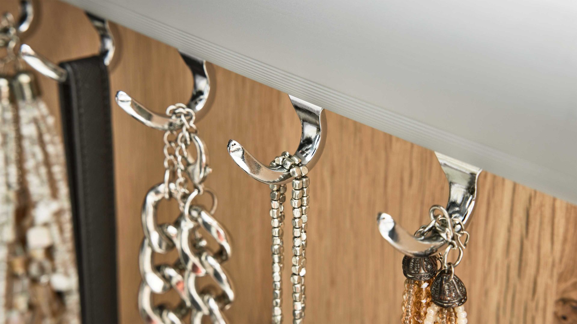 Zubehör Interliving aus Metall in Metallfarben Interliving Schlafzimmer Serie 1029 – Gürtelhalter acht Haken