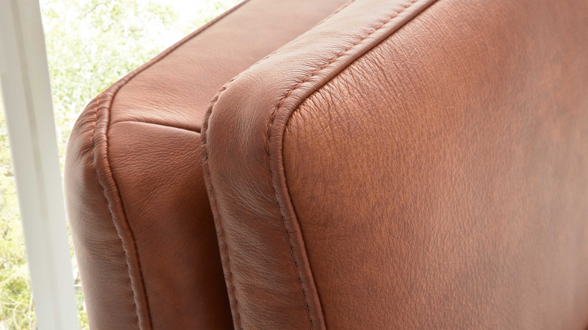 Relaxsessel Interliving aus Leder in Hellbraun Interliving Sofa Serie 4541 – Relaxsessel manuell - cognacfarbenes LongLife-Leder Cloudy & Sternfuß V4S