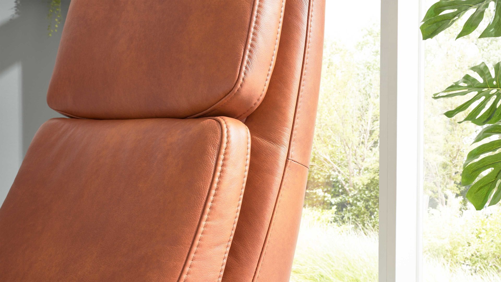 Relaxsessel Interliving aus Leder in Hellbraun Interliving Sofa Serie 4541 – Relaxsessel C manuell - cognacfarbenes LongLife-Leder Cloudy & Sternfuß V4S