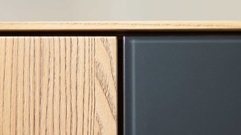 Lowboard Interliving aus Holz in Holzfarben Interliving Wohnzimmer Serie 2025 - Lowboard Wildeiche, Anthrazit & Kork - Breite ca. 175 cm