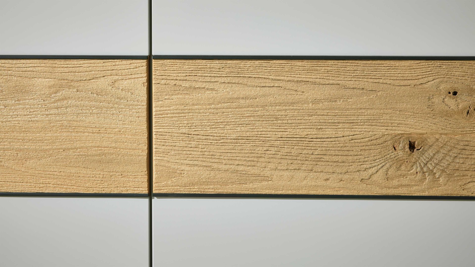 Kleiderschrank Interliving aus Holz in Grau Interliving Kleiderschrank Serie 1207 – Kleiderschrank Taupe & Balkeneiche - sechs Türen, Breite ca. 299 cm