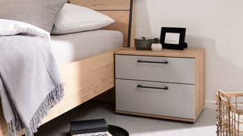 Nachtkommode Interliving aus Holz in Grau Interliving Kleiderschrank Serie 1207 – Nachtkommode Taupe & Balkeneiche – zwei Schubladen, Breite ca. 60 cm