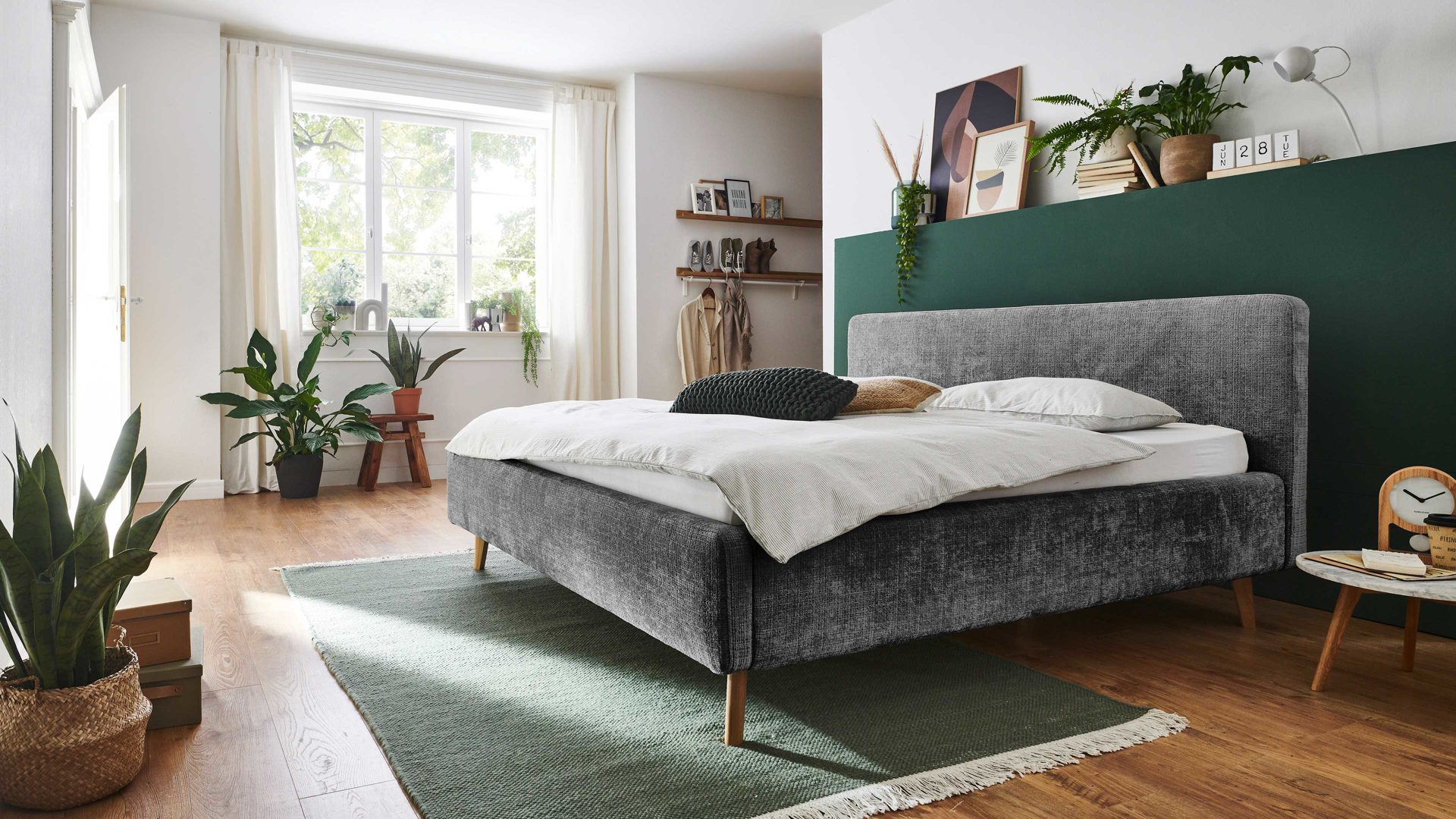 Bettgestell Meise.möbel aus Stoff in Anthrazit Polsterbettgestell Mattis mit Bettkasten anthrazitfarbener Chenille Bezug Yunus 23 & Holzfüße - Liegefläche ca. 160 x 200 cm