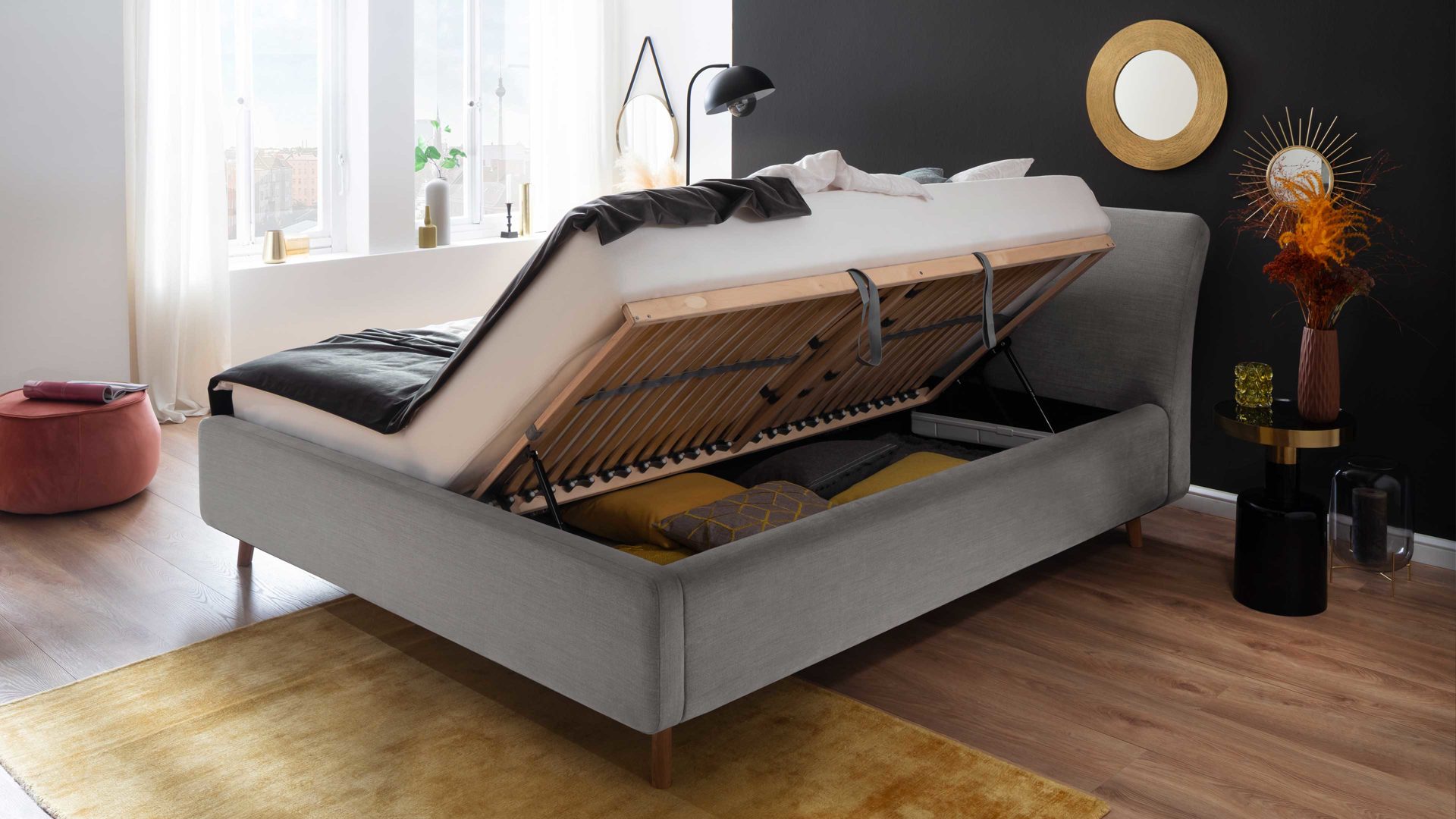 Polsterbett Meise.möbel aus Stoff in Hellgrau Polsterbettgestell Mila mit Bettkasten, glattes Kopfteil hellgrauer Flachgewebe-Bezug Capri 4150 - Liegefläche ca. 180 x 200 cm