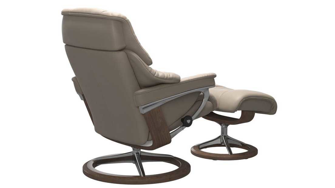 Sessel Ekornes aus Leder in Hellbraun Stressless RENO M Signature Relax-Sessel und Hocker Leder Medium, Leder Paloma 09445 Mushroom, Base Alu, Walnuss