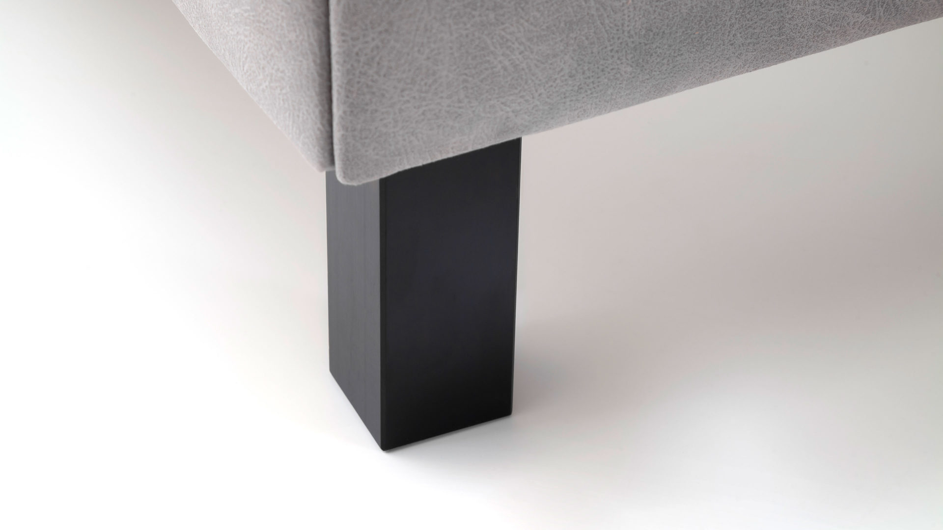 Polsterbett Meise.möbel aus Stoff in Hellgrau Polsterbett San Remo mit Bettkasten hellgrauer Bezug Bulus 32 & schwarze Holzfüße - Liegefläche ca. 180 x 200 cm