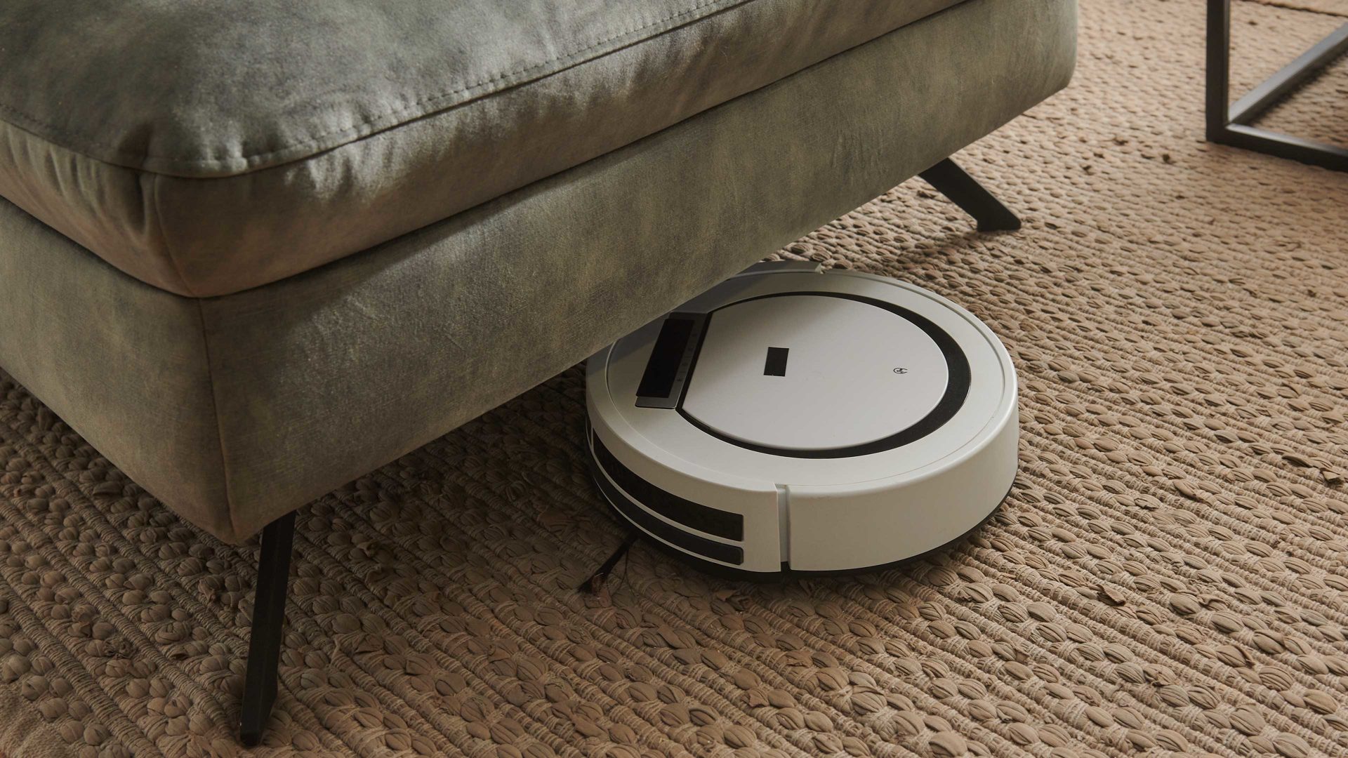 Polsterhocker modulmaster aus Stoff in Dunkelgrün Modulmaster MM-ZE1162 - XXL-Polsterhocker moosfarbener Velours Amria & schwarze Metallfüße - ca. 126 x 64 cm