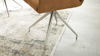Vierfußstuhl Interliving aus Kunstfaser in Hellbraun Interliving Esszimmer Serie 5104 – Armlehnstuhl mit Drehfunktion bernsteinfarbene Mikrofaser Amber & Edelstahl