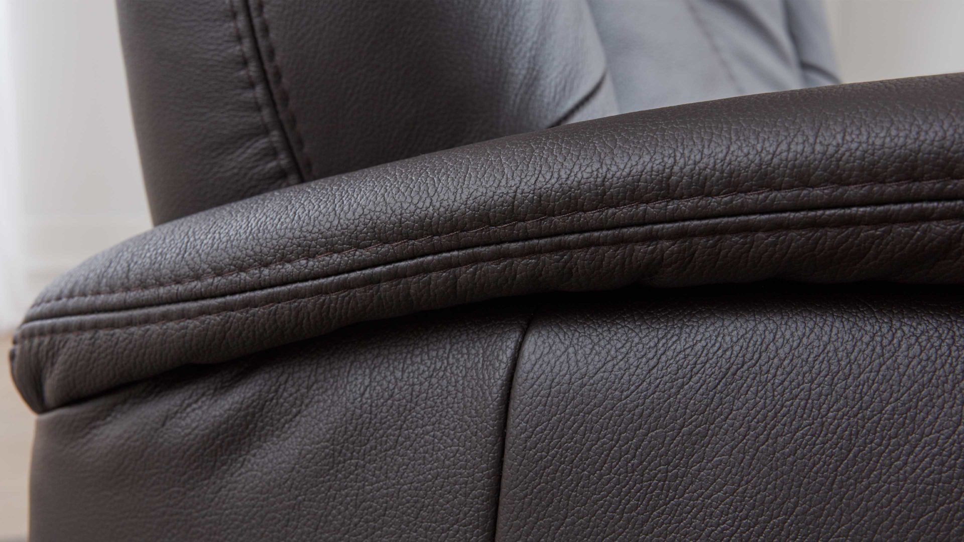 Fernsehsessel OrthoSedis aus Leder in Dunkelbraun OrthoSedis 9107 - Fernsehsessel 23T motorisch mit Aufstehhilfe - kaffeefarbenes LongLife-Leder Rustika 24