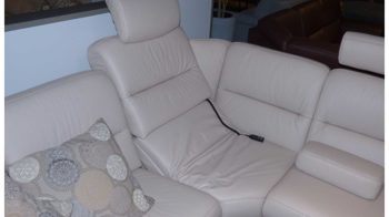 Ecksofa modulmaster aus Leder in Beige HIMOLLA 1104 - Relax-Wohnlandschaft, Polstergarnitur mit Funktion lattefarbenes LongLife-Leder LG22 – Stellfläche ca. 251 x 290 cm