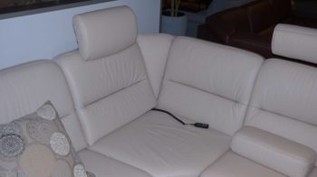 Ecksofa modulmaster aus Leder in Beige HIMOLLA 1104 - Relax-Wohnlandschaft, Polstergarnitur mit Funktion lattefarbenes LongLife-Leder LG22 – Stellfläche ca. 251 x 290 cm