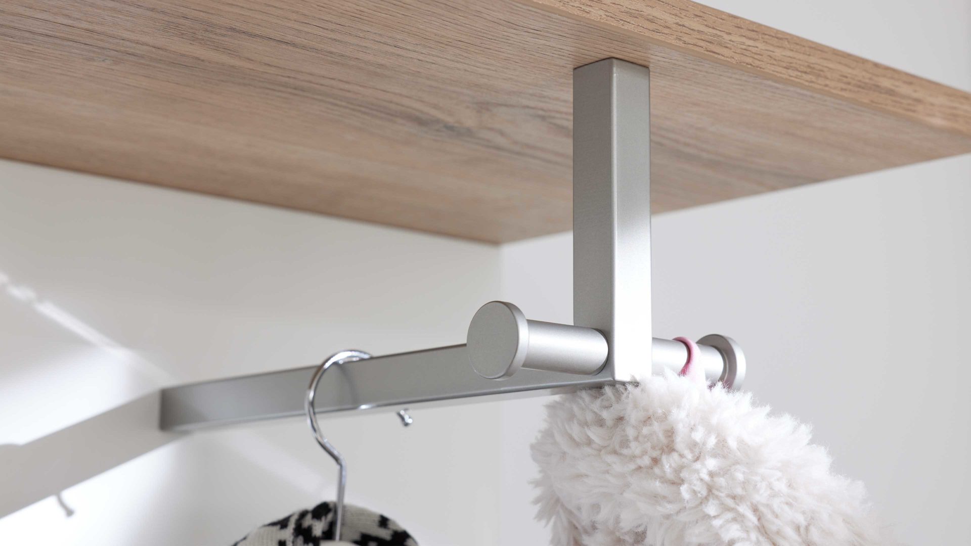 Wandgarderobe Interliving aus Holz in Weiß Interliving Garderobe Serie 6012 - Wandgarderobe weißer Mattlack & Steineiche - ca. 40 x 180 cm