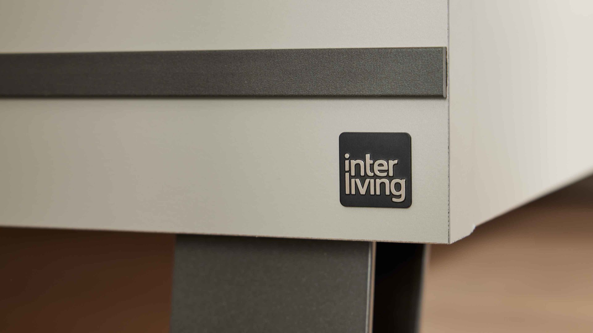 Bettgestell Interliving aus Holz in Weiß Interliving Schlafzimmer Serie 1032 – Bettgestell Kieselgrau & Havanna - Liegefläche ca. 180 x 200 cm