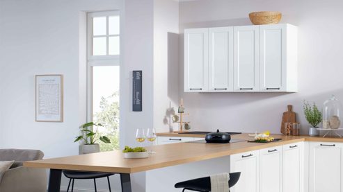 Einbauküche WERT KÜCHE® aus Holz in Weiß WERT KÜCHE® Vida mit Constructa Einbaugeräten Satinweiß & Asteiche - Stellfläche ca. 457 x 300 cm