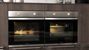 Einbauküche WERT KÜCHE® aus Holz in Grau WERT KÜCHE® Mattea mit privileg Einbaugeräten Kieselgrau & Nebraska Eiche - zweizeilig