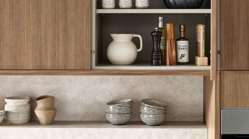 Einbauküche WERT KÜCHE® aus Holz in Grau WERT KÜCHE® Linda mit AEG Einbaugeräten Kieselgrau & Eiche Rillenoptik - Stellfläche ca. 285 x 365 cm