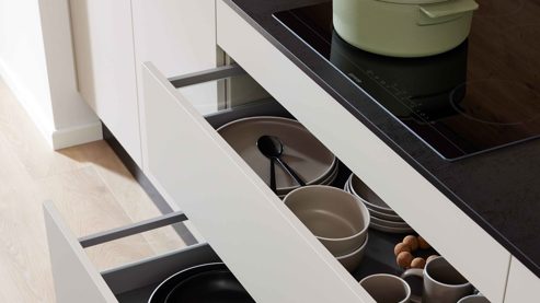 Einbauküche WERT KÜCHE® aus Holz in Grau WERT KÜCHE® Mattea mit Side by Side Kühl-Gefrierkombi Kieselgrau & Wildeiche - zweizeilig