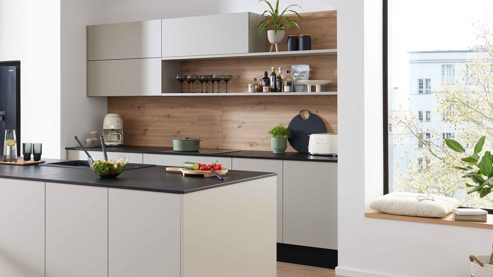 Einbauküche WERT KÜCHE® aus Holz in Grau WERT KÜCHE® Mattea mit Side by Side Kühl-Gefrierkombi Kieselgrau & Wildeiche - zweizeilig