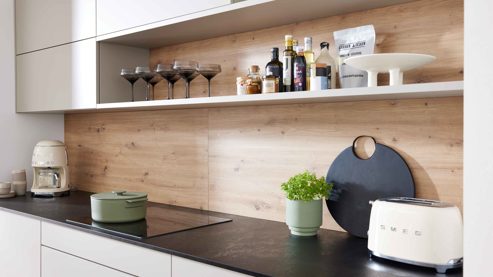 Einbauküche WERT KÜCHE® aus Holz in Grau WERT KÜCHE® Mattea mit Side by Side Kühl-Gefrierkombi Kieselgrau & Wildeiche - zweizeilig