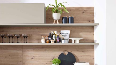 Einbauküche WERT KÜCHE® aus Holz in Hellgrau WERT KÜCHE® Mattea mit Side by Side Kühl-Gefrierkombi Kieselgrau & Wildeiche - zweiteilig