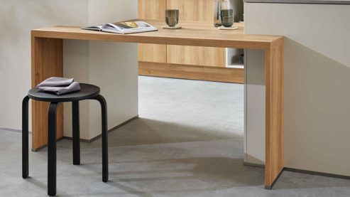 Einbauküche WERT KÜCHE® aus Holz in Beige WERT KÜCHE® Mattea mit zwei Kücheninseln Muschelweiß & Aurora Eiche - zweizeilig