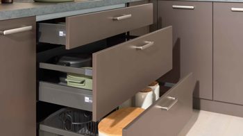 Einbauküche Interliving aus Holz in Braun Interliving Küche Serie 3064 mit privileg-Einbaugeräten Sepiabraun - Stellfläche ca. 345 x 258 cm