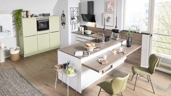 Einbauküche Interliving aus Holz in Weiß Interliving Küche Serie 3071 mit Constructa-Einbaugeräten Arcticweiß & Avocado - zweizeilig