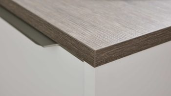 Einbauküche Interliving aus Holz in Weiß Interliving Küche Serie 3071 mit Constructa-Einbaugeräten Arcticweiß & Avocado - zweizeilig