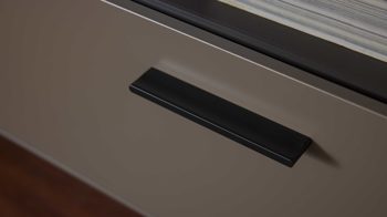 Sideboard Interliving aus Holz in Dunkelgrau Interliving Wohnzimmer Serie 2030 - Sideboard 21 Wolfram Grey & Spaltholz - vier Türen, zwei Schubladen, Breite ca. 180 cm