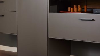 Wohnwand Interliving aus Holz in Dunkelgrau Interliving Wohnzimmer Serie 2030 - Wohnwand Wolfram Grey & Spaltholz - dreiteilig, Länge ca. 275 cm