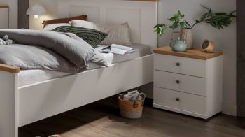 Nachtkommode Wiemann | oeseder aus Holz in Weiß WIEMANN Schlafzimmerserie Marlow - Nachtkommode Weiß & Bianco Eiche - drei Schubladen, Breite ca. 50 cm