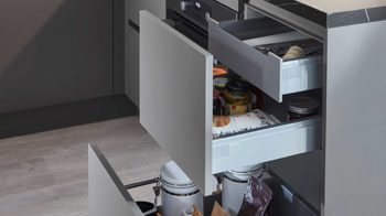 Einbauküche Nobilia® aus Holz in Dunkelgrau nobilia® Einbauküche Laser mit Constructa-Elektrogeräten Taupegrau & Marmor Venato Nero - Stellfläche ca. 368 x 215 cm