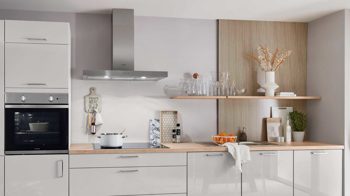 Einbauküche Nobilia® aus Holz in Hellgrau nobilia® Einbauküche Novalux mit privileg Elektrogeräten Seidengrau & Eiche Montreal - Länge ca. 420 cm