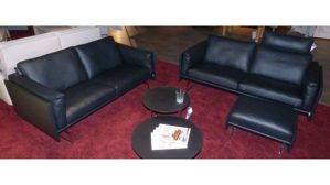 Sofa-Set Erpo aus Leder Metall in Schwarz ERPO Polstergarnitur Panama schwarzes Leder & hochglänzende verchromte Rohrkufe - zwei 2,5-Sitzer + Hocker