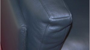 Sofa-Set Erpo aus Leder Metall in Schwarz ERPO Polstergarnitur Panama schwarzes Leder & hochglänzende verchromte Rohrkufe - zwei 2,5-Sitzer + Hocker