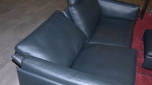 Sofa-Set Erpo aus Leder Metall in Schwarz ERPO Polstergarnitur Panama schwarzes Leder & hochglänzende verchromte Rohrkufe - zwei 2,5-Sitzer + Hocker