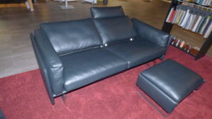 Sofa-Set Erpo aus Leder Metall in Schwarz ERPO Polstergarnitur Panama schwarzes Leder & hochglänzende verchromte Rohrkufe - zwei 2,5-Sitzer + Hocker
