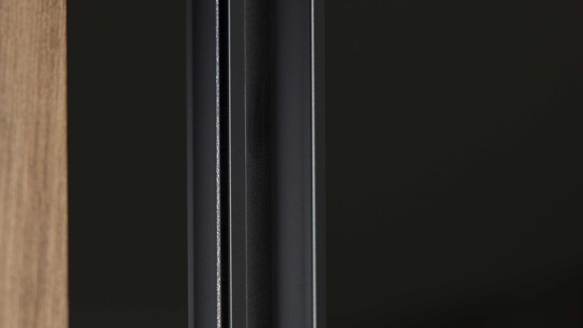 Kleiderschrank Interliving aus Holz in Schwarz Interliving Kleiderschrank Serie 1208 - Schwebetürenschrank Schwarzglas & Atlantic Eiche - zwei Türen, Breite ca. 298 cm